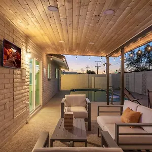  Holiday home Cozy-perfect Location-private Pool-heat Optional- Spring Training-gcu